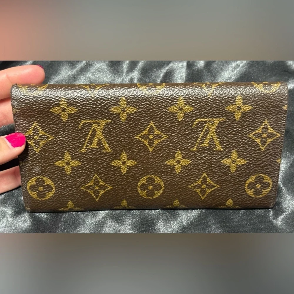 Louis Vuitton green Emilie wallet